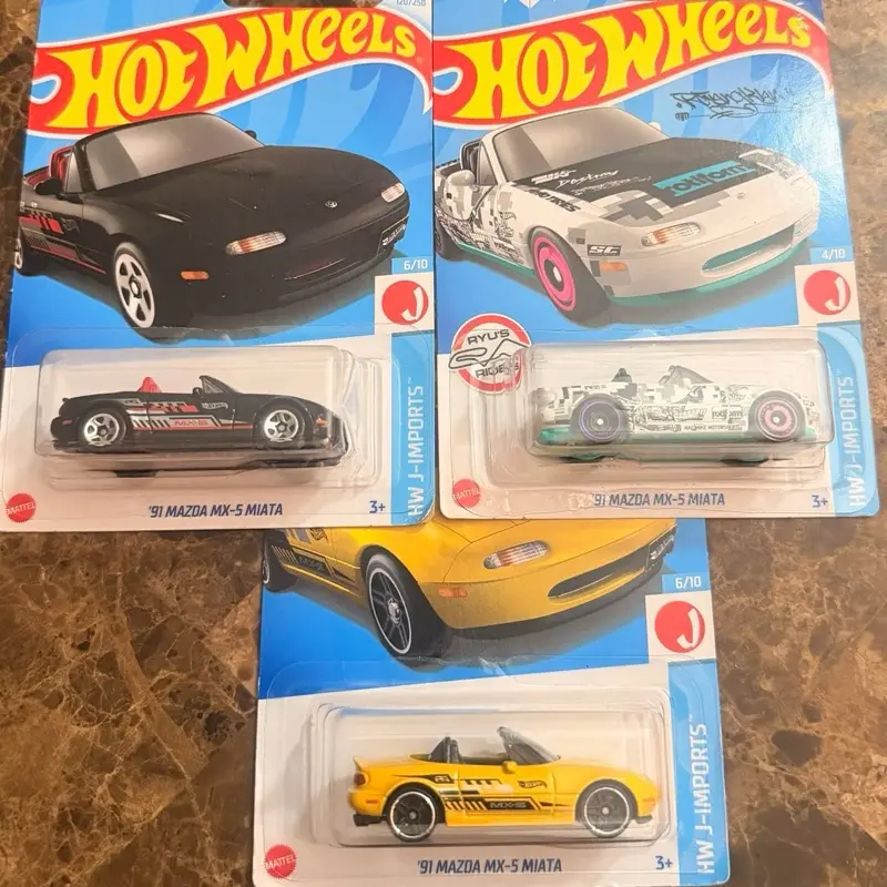 Hot Wheels 1991 Mazda Miata MX-5 Die-Cast Toy Car