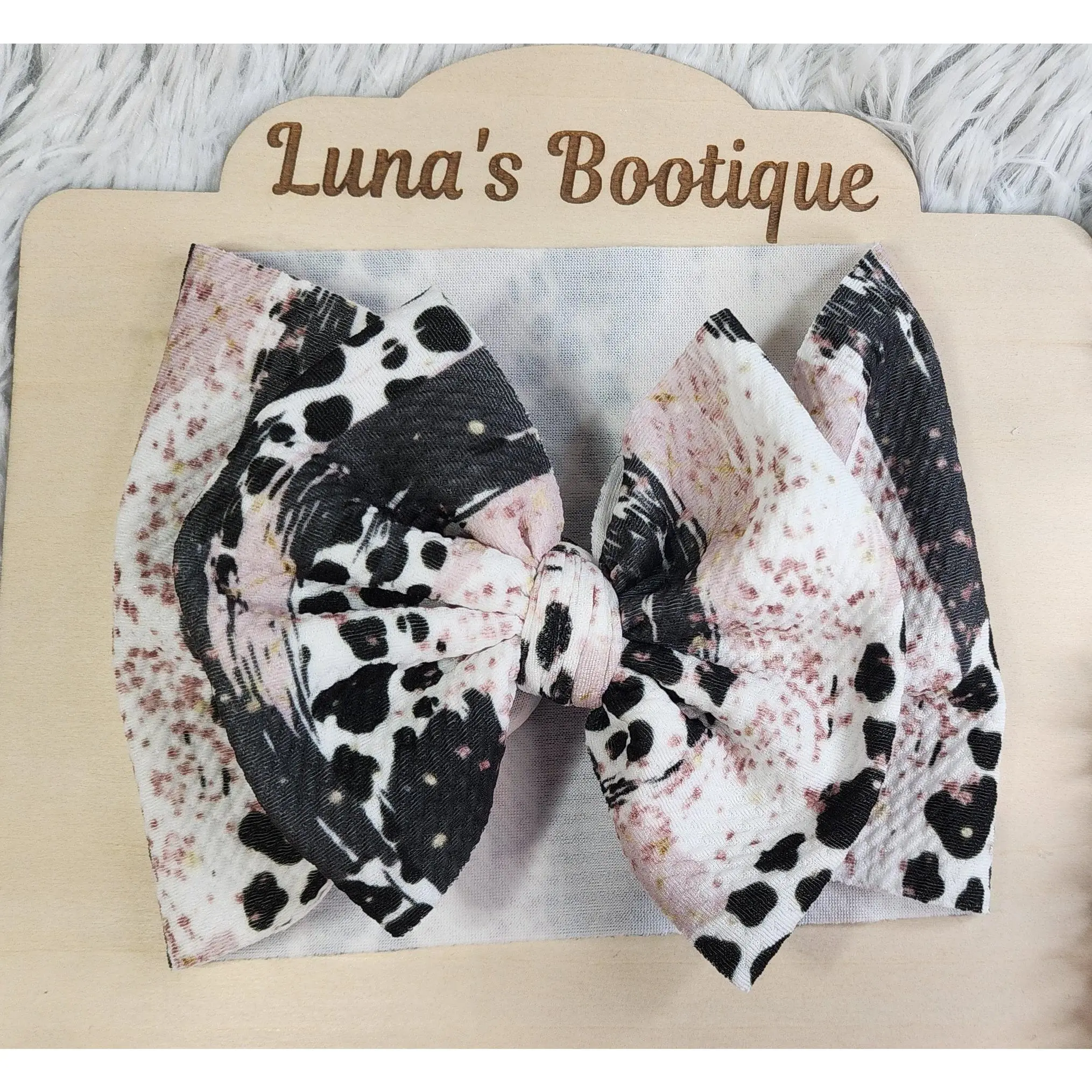 Purr-fectly Fashionable: Cheetah Print Bow wrap for Your Little Fashionista's Unique Look!