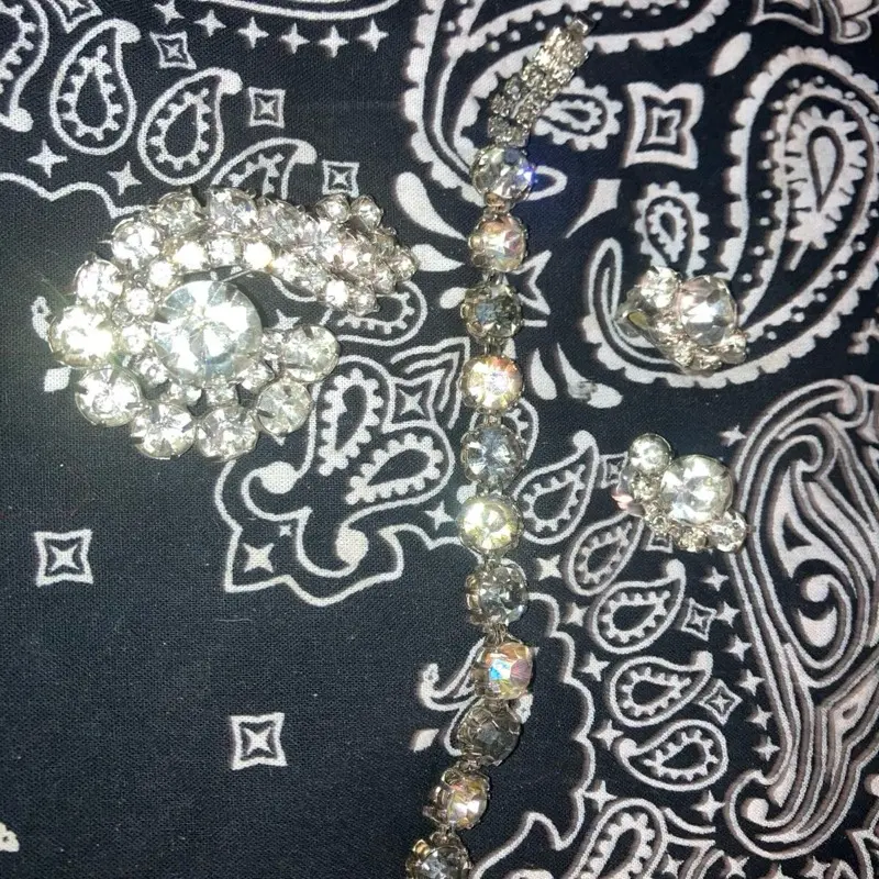 Vintage Rhinestone Jewelry Set – Bracelet, Brooch & Clip-On Earrings – 1950s Silver-Tone Aurora Borealis Parure