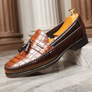 Men's retro plaid one-foot loafers - hand-sewn and loaded, breathable PU lining and rubber sole, all-season business office daily casual shoes, classic loafer style 8689