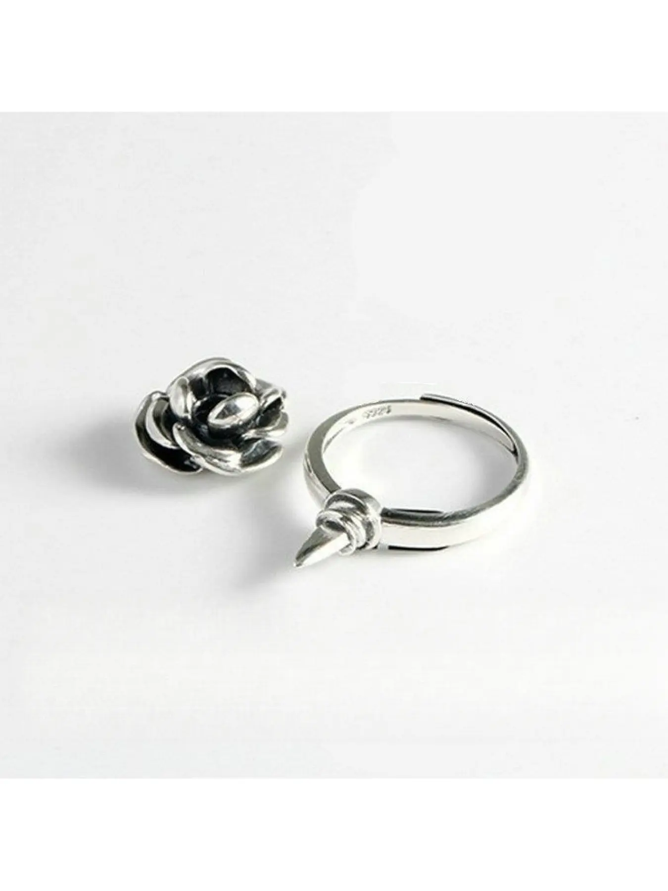 Cool Stylish Dark Rose Self-Defense Ring, Women Portable Stress Relief Rotatable Open Finger Ring, Stress Relief Jewelry