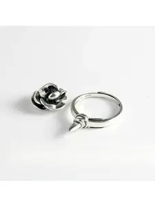 Cool Stylish Dark Rose Self-Defense Ring, Women Portable Stress Relief Rotatable Open Finger Ring