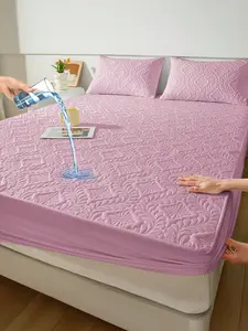 One pink phoenix flower patterned fitted sheet. Made of soft, waterproof, skin-friendly and breathable polyester fabric, it's perfect for girls' bedrooms and guest rooms, a great home bedding choice.