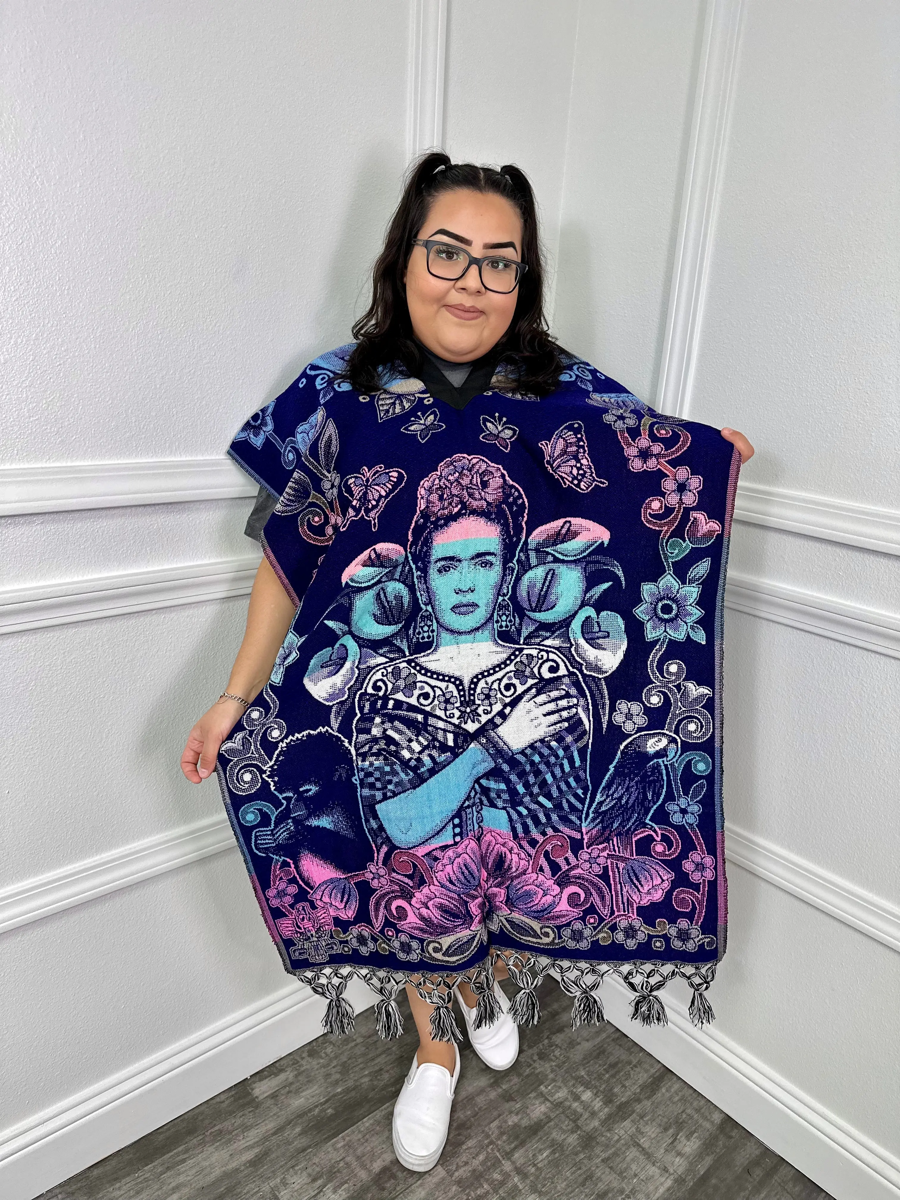 Kahlo Gabanes Women's Casual Poncho with Floral Design, Ideal for Summer Wear, Comfortable and Versatile Style