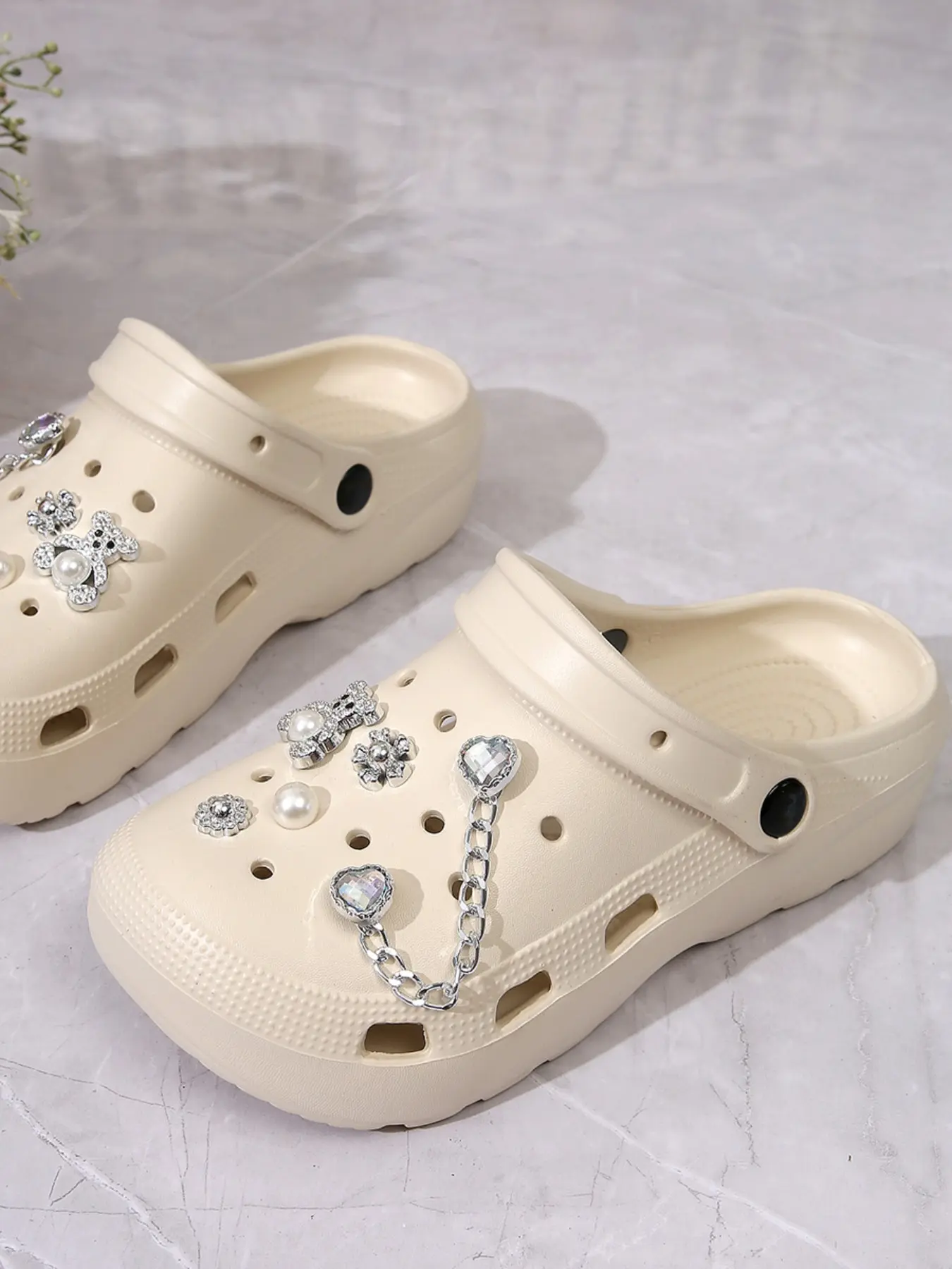 Comfortable Lightweight Shoes with Decorative Elements, Versatile Daily Wear Footwear, Fashionable and Durable for All Ages, Lightweight EVA Slippers
