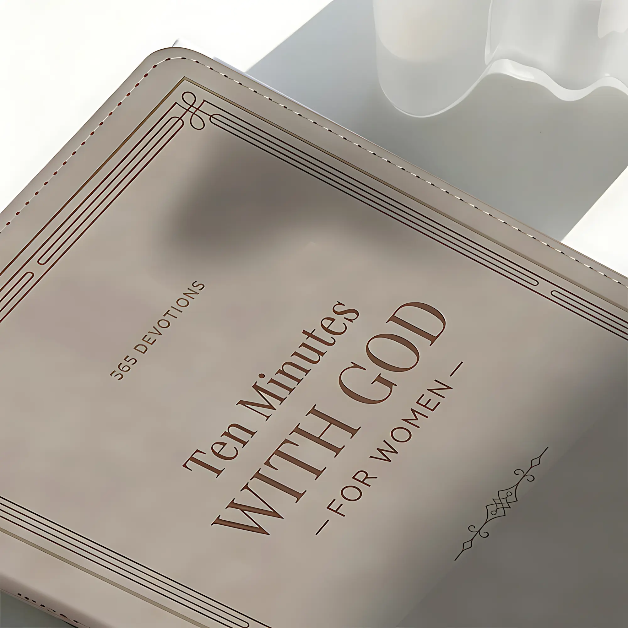 Ten Minutes with God for Women, 365 Daily Devotions & Prayer Journal, Inspirational Christian Reflection Book for Women, Bible Study Companion for Beginners, Faith-Based Gift for Christmas, Birthday, Mother's Day