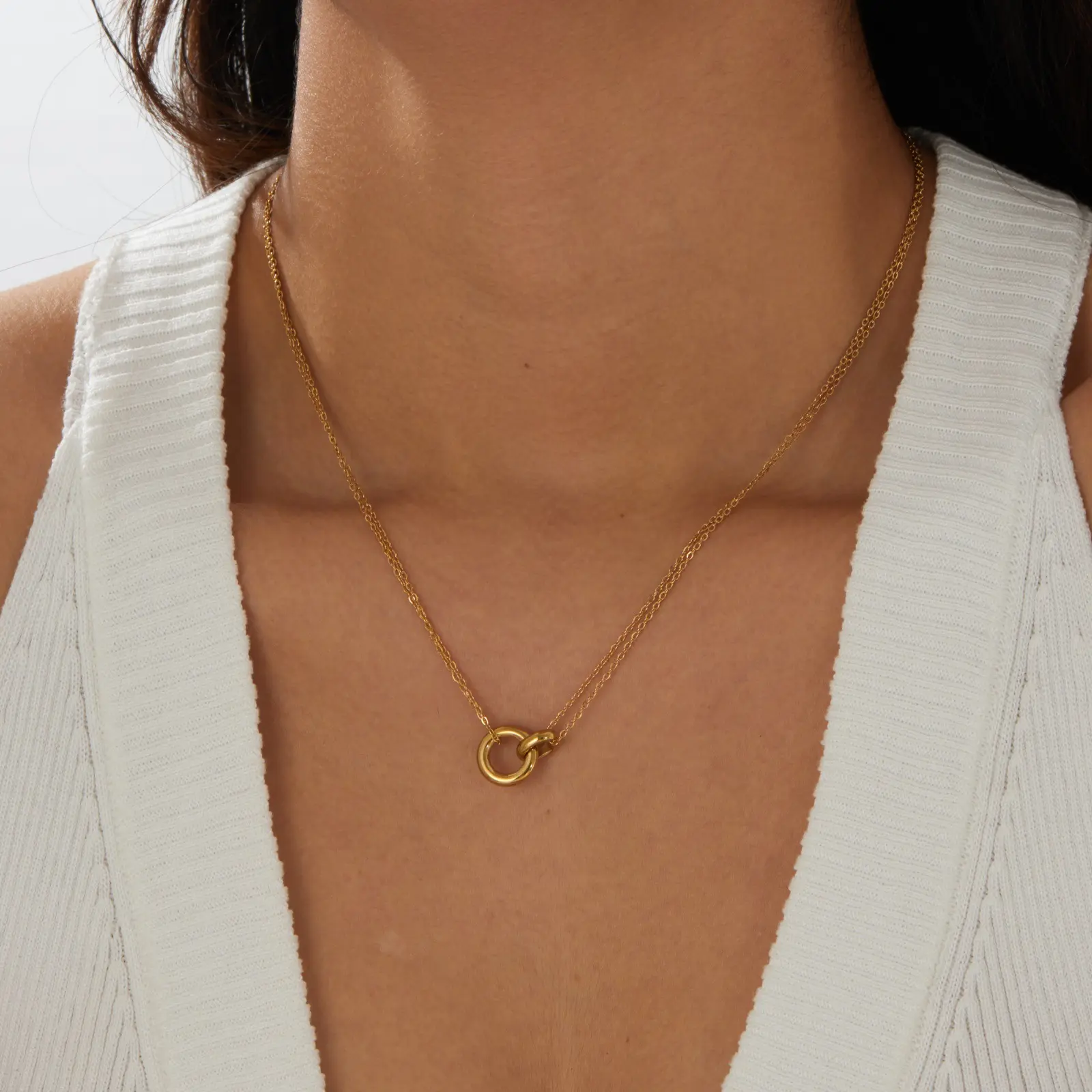 Gold Interlocking Double Ring Necklace, Dainty 18K Gold Plated Titanium Steel Linked Circle Pendant Necklace, Minimalist Everyday Stackable Jewelry for Women, Trendy Simple Neck Chain for Date Office Outfit, Waterproof Tarnish Resistant Choker Gift