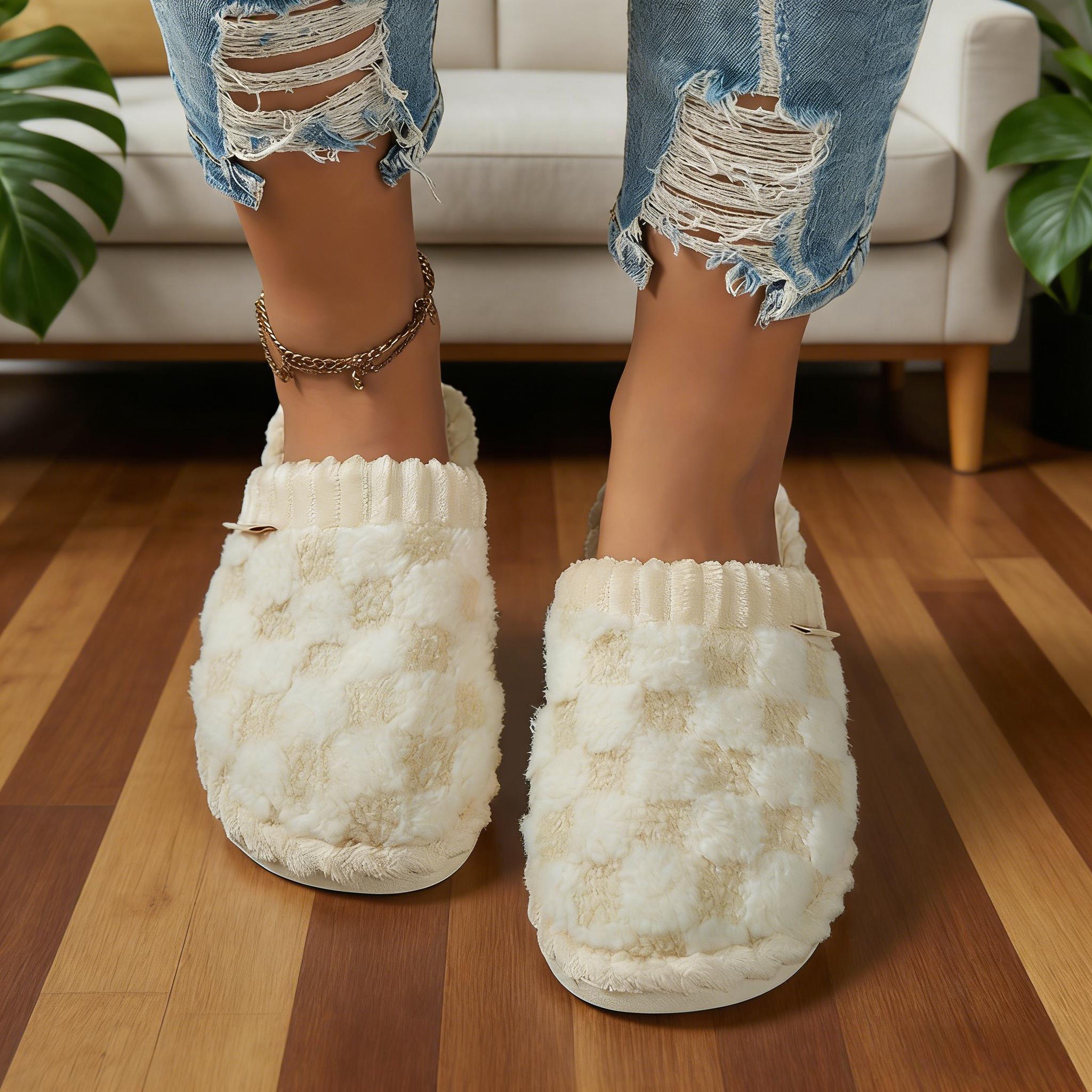 Checkered Plush Slippers for Men & Women – Warm Fuzzy Memory Foam Indoor/Outdoor House Shoes, Non-Slip Cozy Winter Bedroom Slippers