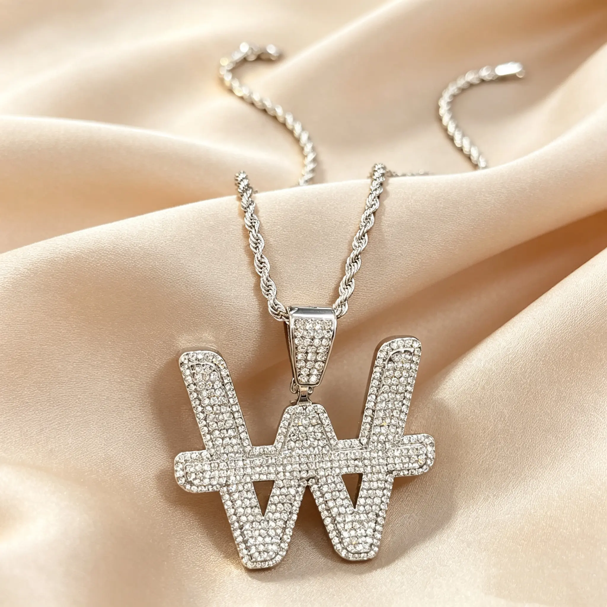 Full Diamond W Letter Pendant, Hip-hop Necklace, Personalized Bold Initials, Non-slip, Wear-resistant and Not Easy To Deform, Rock Rapper Style Fashion Accessories, Daily Wear Does Not Collide