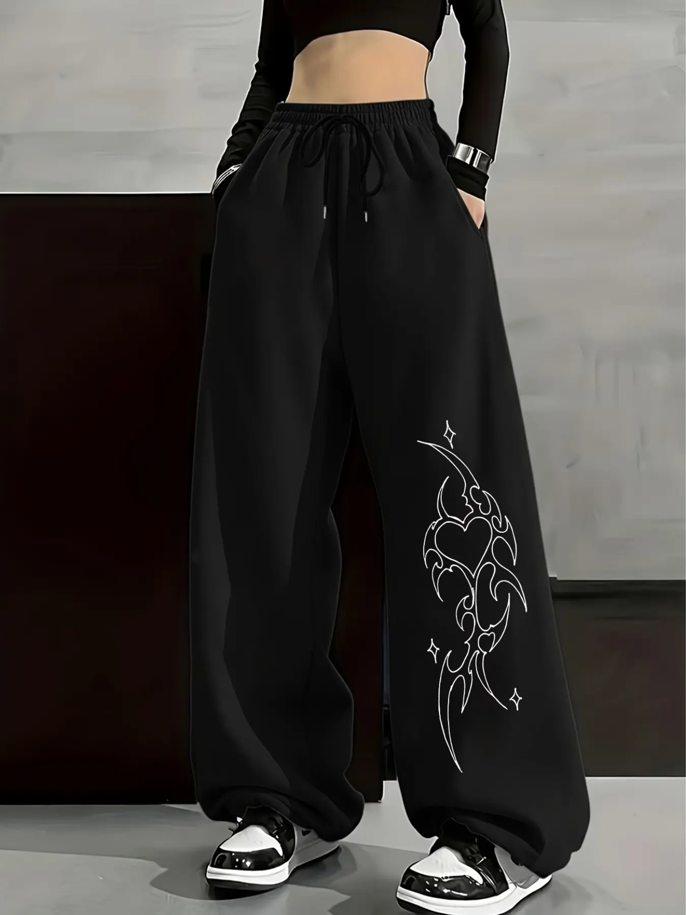 Black Y2K Heart Thorn Star Wide Leg Cuffed Drawstring Adjustable Waist Sweatpants - 2026 Trending Streetwear, Soft Heavy Fabric Perfect for Street Style & Festivals, Bold Sweet-Edgy Geometric Print That Stands Out, Womenswear