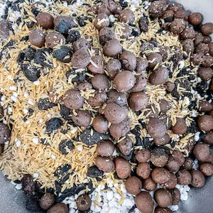 Chunky Soilless Potting Mix