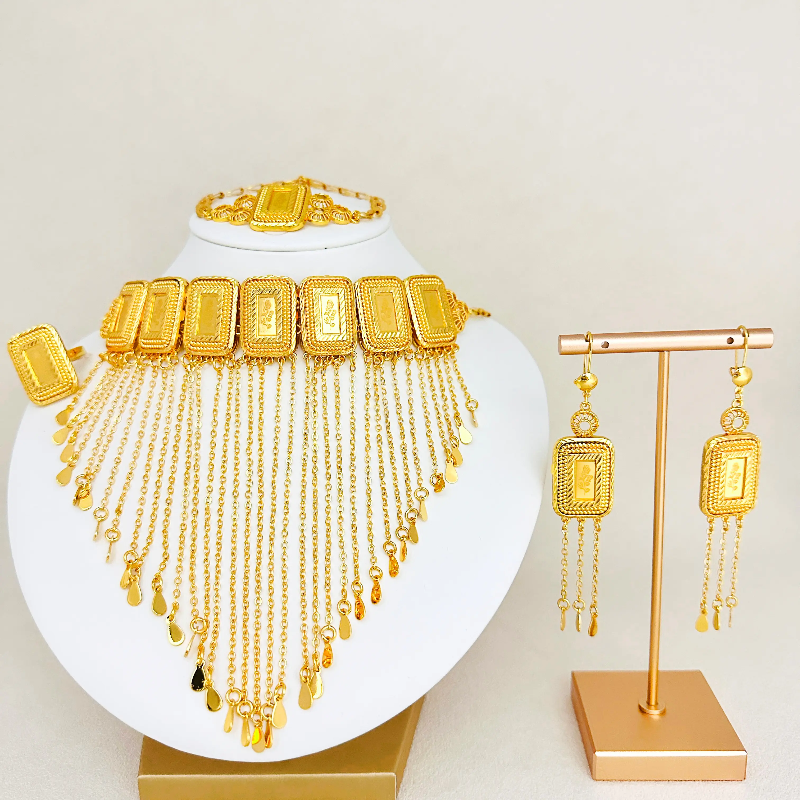 Laser-engraved Rose Pattern 18K Gold Plated 4PCS Necklace Earrings Bracelet and Ring Full Set Middle Eastern African Bridal Jewelry Set for Woman