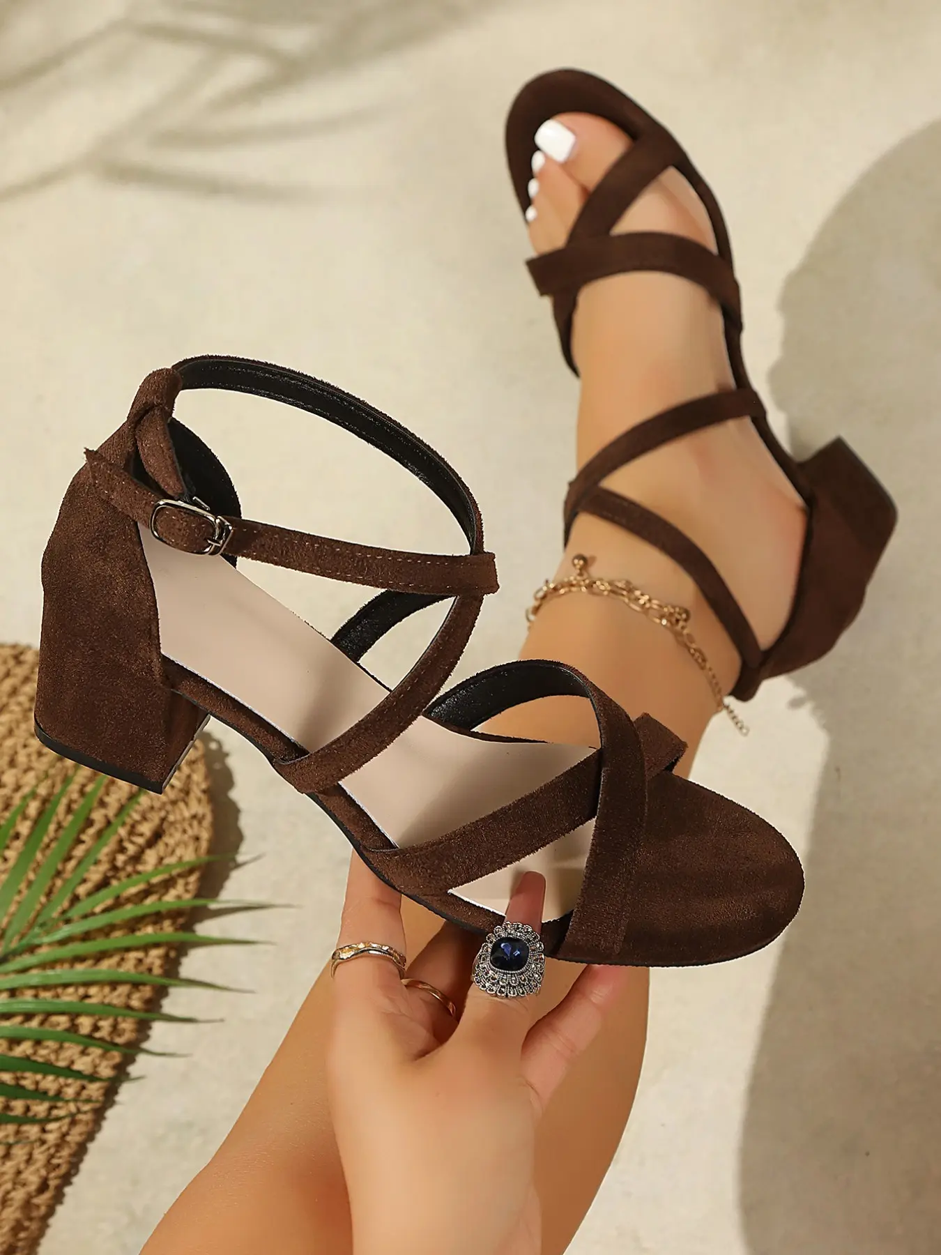 1 Pair of summer new French retro Vintage coffee colored suede coarse heel sandals for women with round heads, cross straps, elegant open toe, ankle buckles, versatile commuting, Adjustable strappy sandals