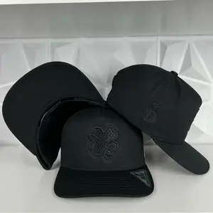 Lucky clover SnapBack hat-black