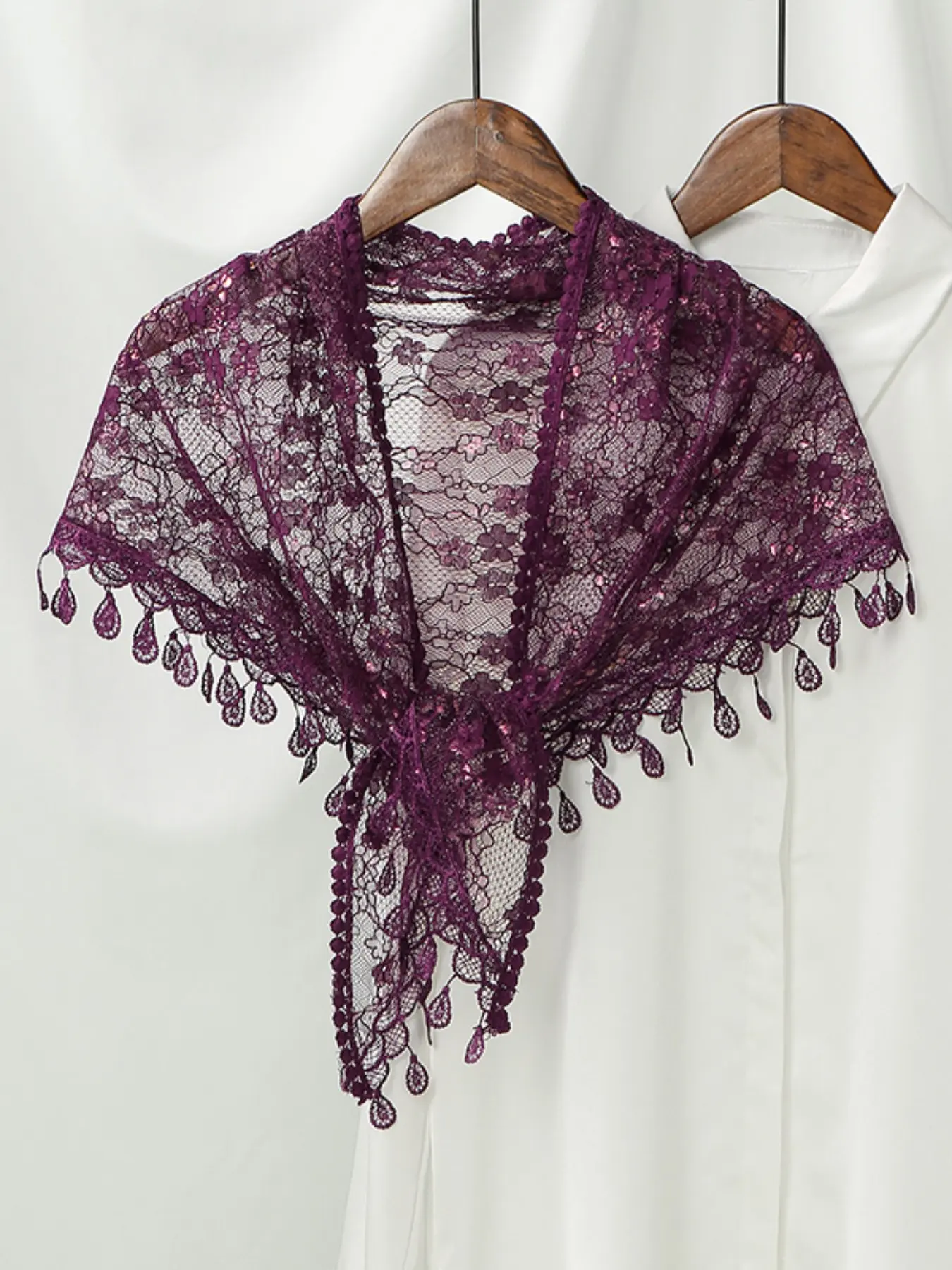 Women's Vintage Lace Triangle Shawl, Fashion Shawl, Rose Pattern with Fringe, Multifunctional Scarf, Elegant Neck Decoration, Perfect for Weddings and Valentine's Day Gifts