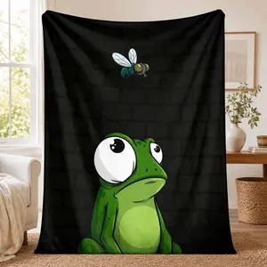 Funny Frog Hunting Fly Flannel Blanket， Whimsical Amphibian Nature Print， UltraSoft Lightweight Breathable Cozy Plush Fabric， Perfect for Living Room Sofa Couch Bed Camping Travel Picnic