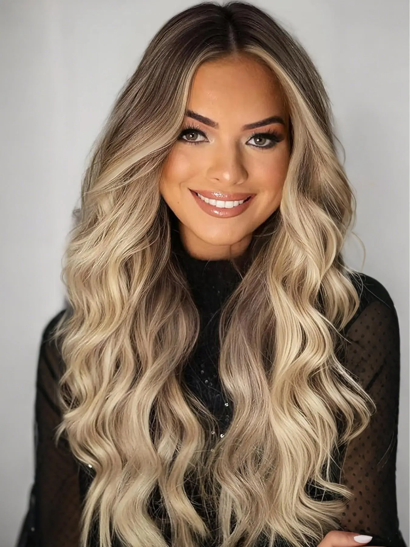 28 Inch Middle Part  Wavy Wig ,Long Wavy Wigs for women ,Synthetic hair Wigs for Daily Party Use, Curly Wavy Synthetic Wigs for Girls, Glueless Synthetic Wig, Loose Wave Wig, Synthetic Wavy Hairstyle