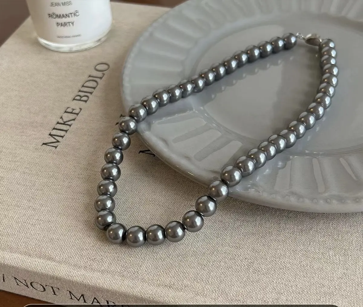 Classic Black Swan Large Pearl Necklace for Women - Fashion Accessory