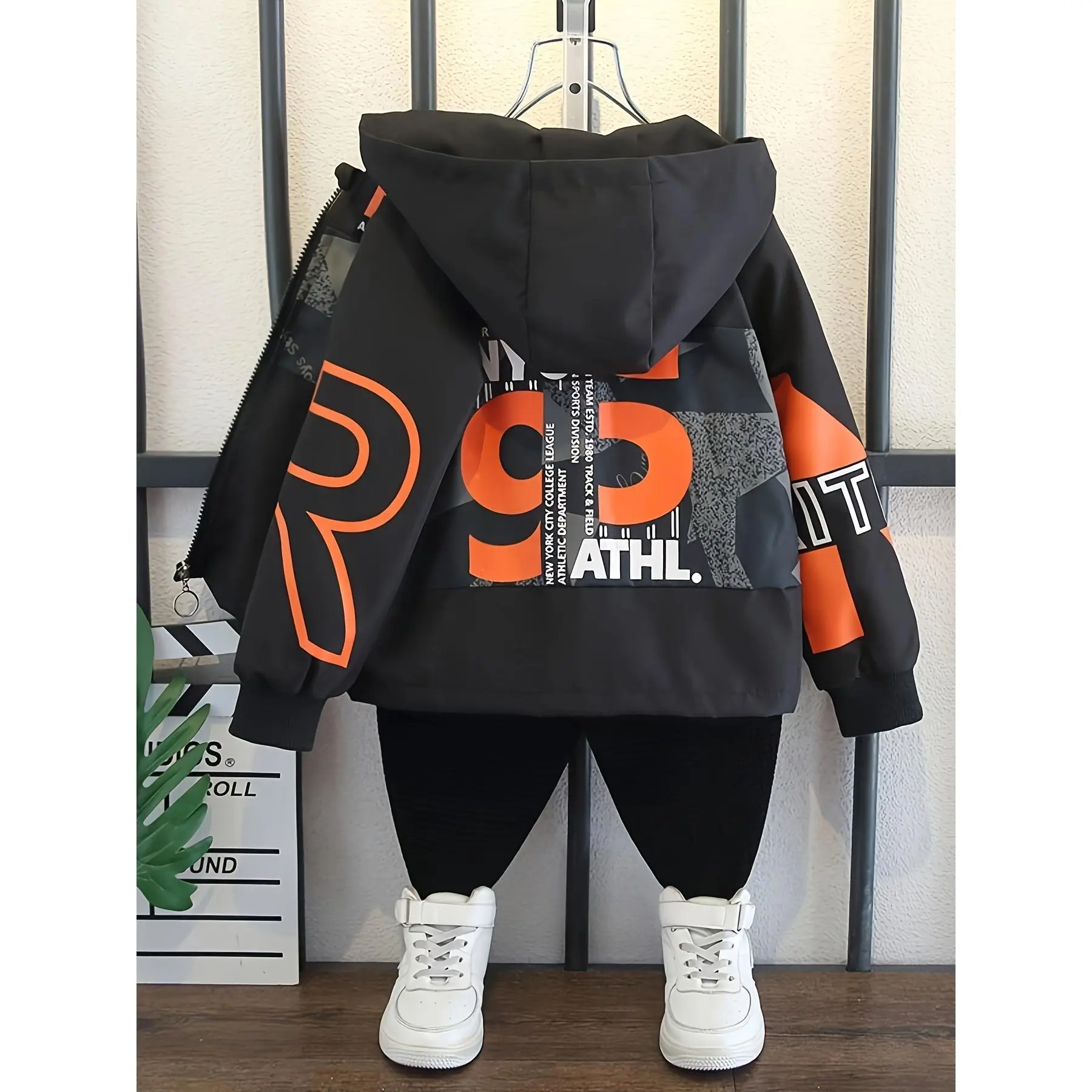 Boys' Polyester Hooded Windbreaker, Children-Sized Boys' Jackets, Stylish Cool Prints, Loose Fit for Spring, Autumn