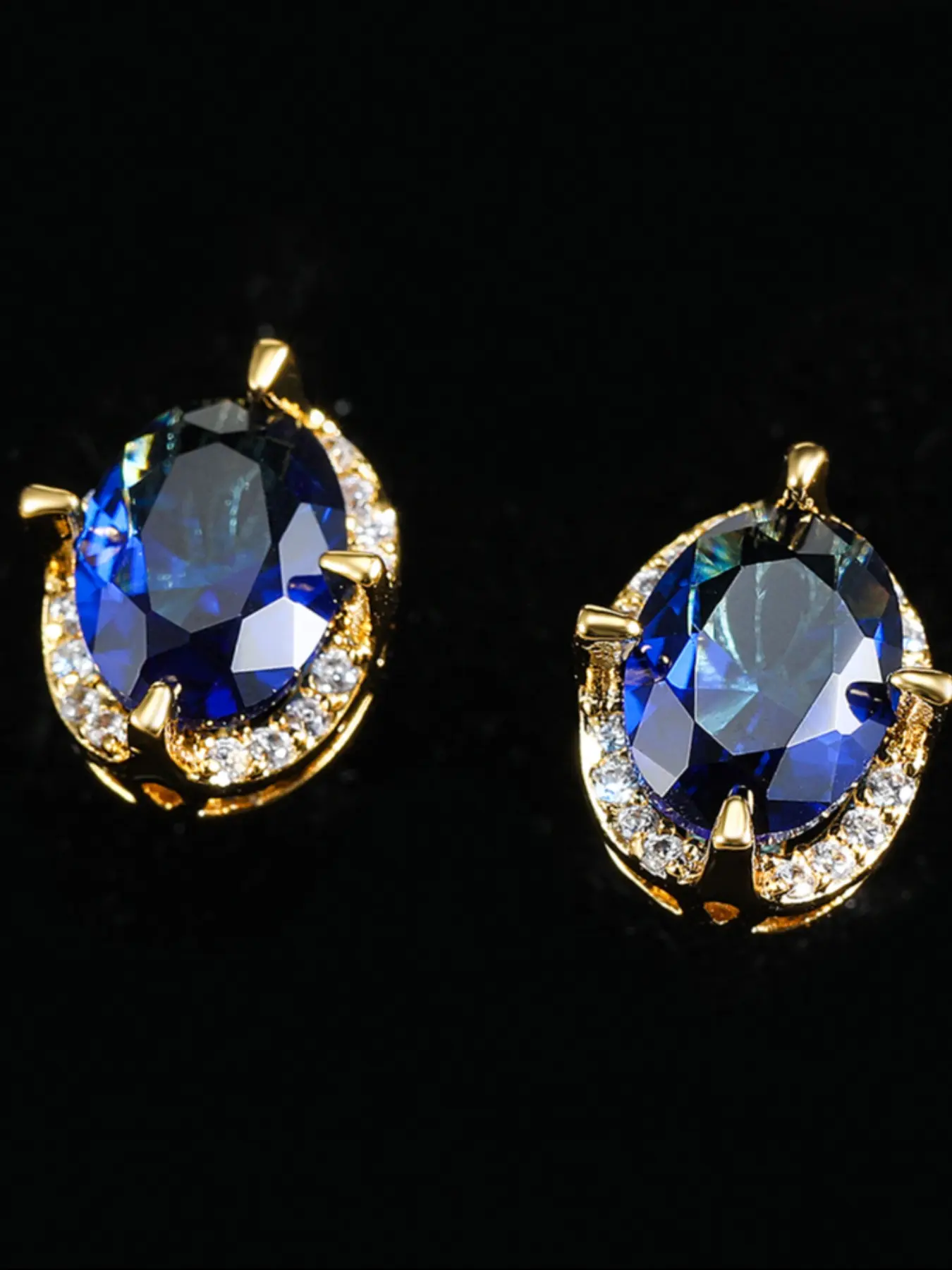 Classic sparkling egg-shaped sapphire blue synthetic zirconia golden yellow four-prong ladies' stud earrings, Party jewellery for women, High Quality Earrings, Shining Earrings