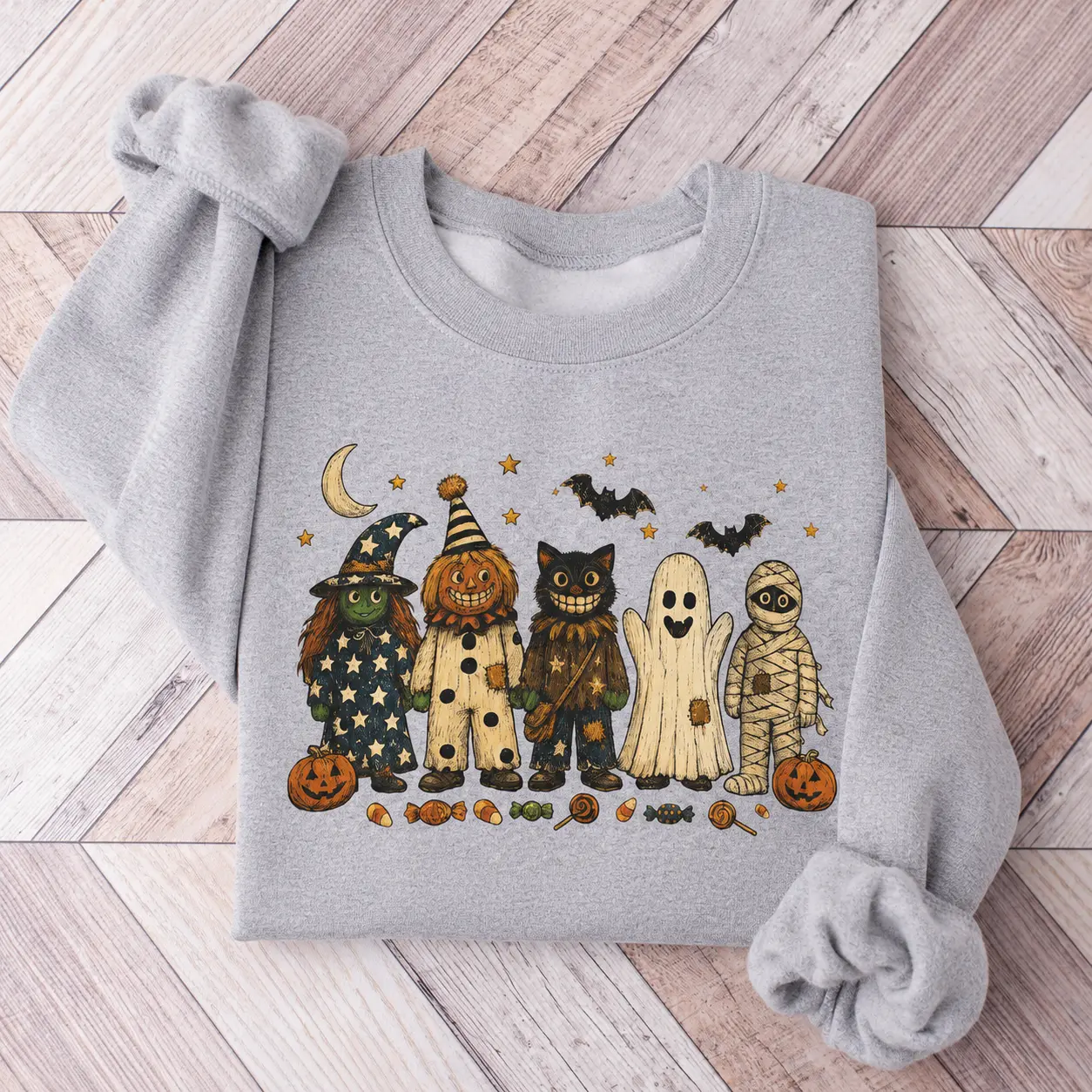Women's Vintage Halloween Comfortable T-Shirt - Patchwork Character Graphic Crewneck, 90s Costume Piece, Everyday Casual Tops