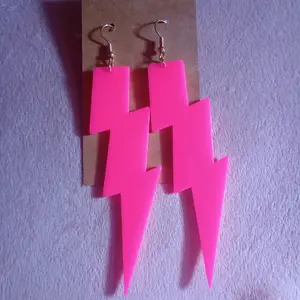 hot pink acrylic lightening bolt earrings