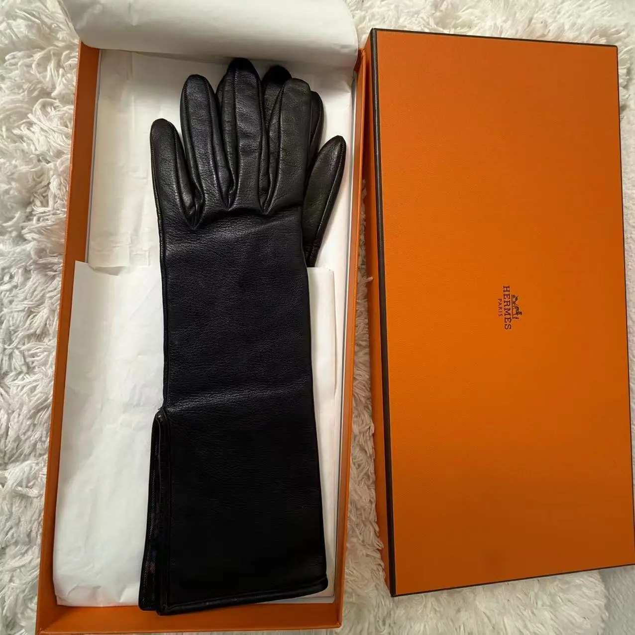 Pre-owned HERMÈS Lambskin/Silk Bag Accessories Lambskin leather gloves with silk lining