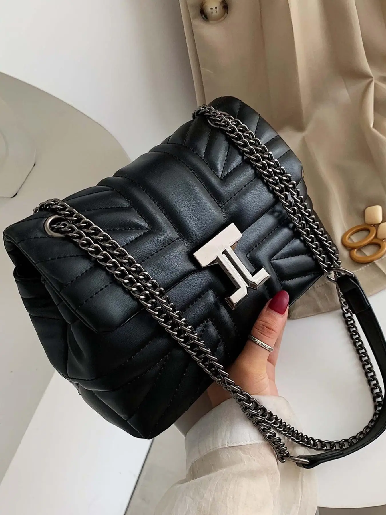 Women's Chain Decor Small Square Flap Bag, Elegant Retro Rhombus Texture Shoulder Bag with Quilted Magnetic Closure Lock, Fashion PU Leather for Commu