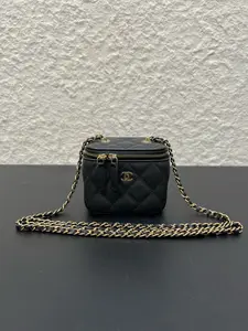 Pre-owned CHANEL 23C Mini Vanity Case w/ Chain fullset