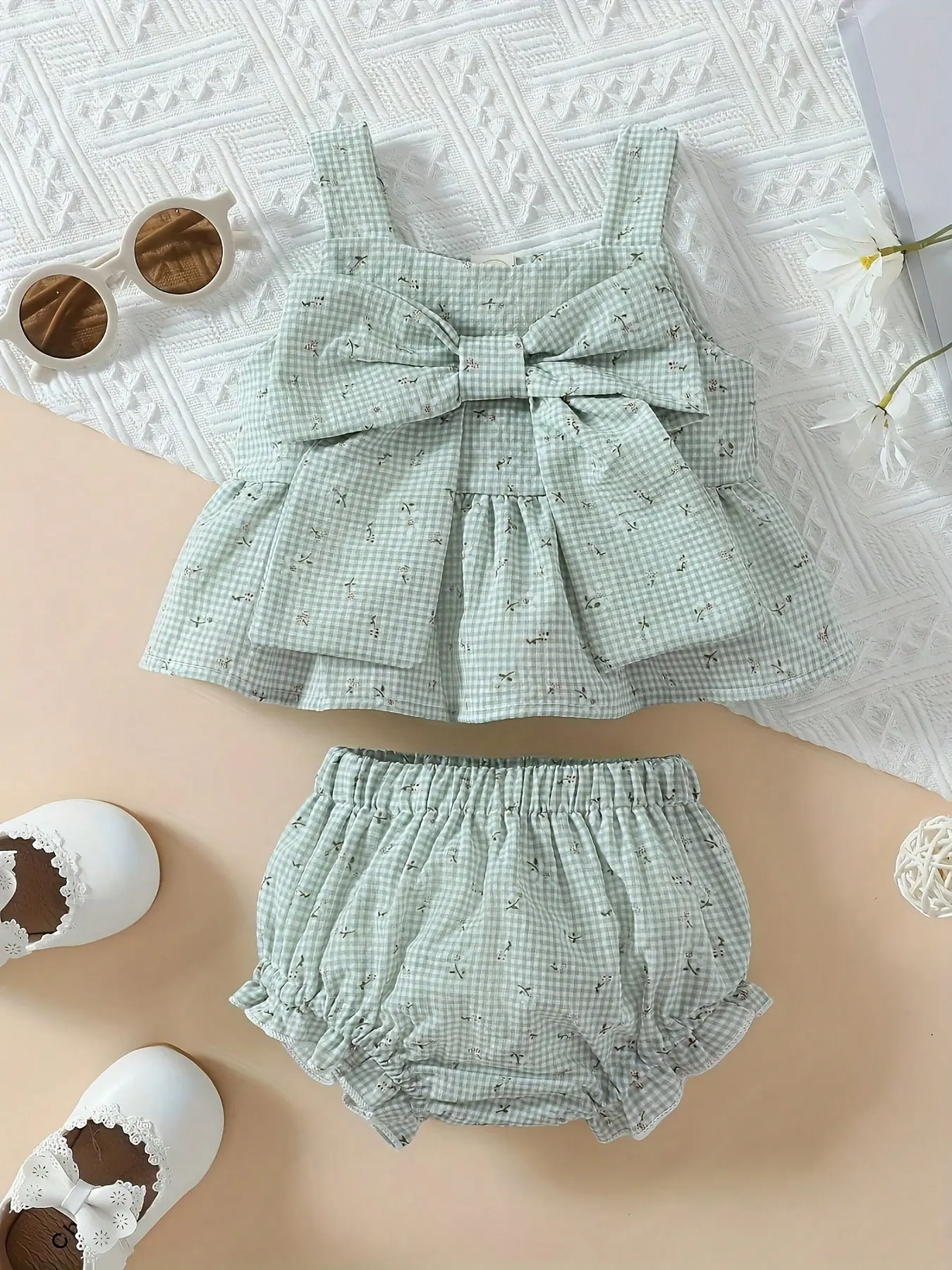 Girls' Casual 2-Piece Floral Bowknot Summer Clothing Set - Peplum Top & Shorts for 0-18M Infants, Holiday Gift Essential, Cotton Blend, Two-Pieces