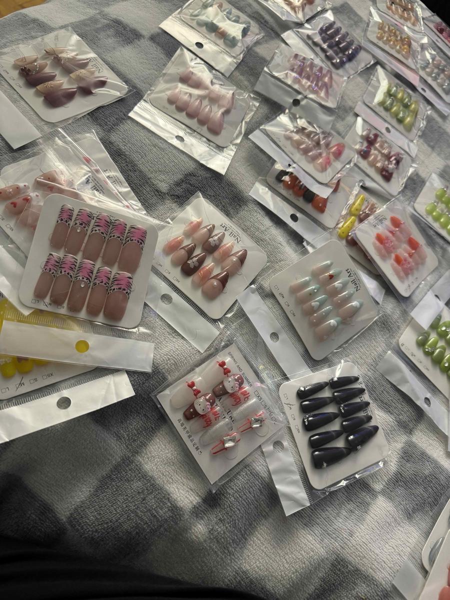 Item: M(long/medium), $63.99 32bags, host:Neko