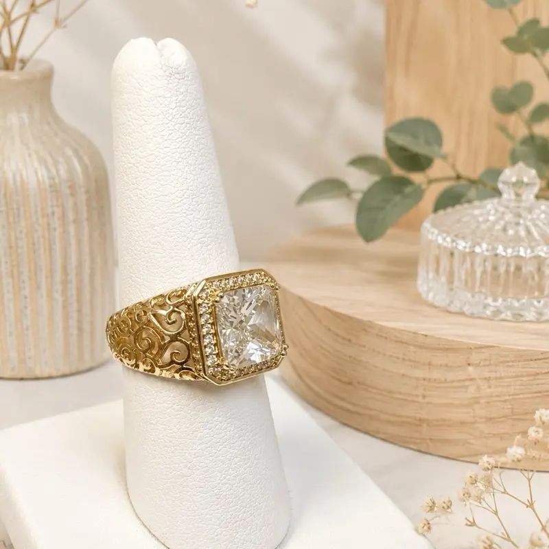 Anillo con piedra blanca laminado 14k