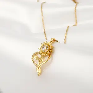 360° Rotating Sunflower & Heart Pendant Necklace 18K Plated Synthetic Zirconia Jewelry Gift for Women Birthday Christmas Present Elegant Dangle Chain with Sparkling Accents Flower Necklace Sentimental Keepsake Stylish Accessory