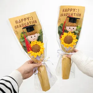 Creative Graduation Gifts woven doll bouquets; handmade yarn sunflowers; preschool graduation doctoral cap gift; birthday greeting gift for a close friend or classmate; coming-of-age gift with crocheted flowers.