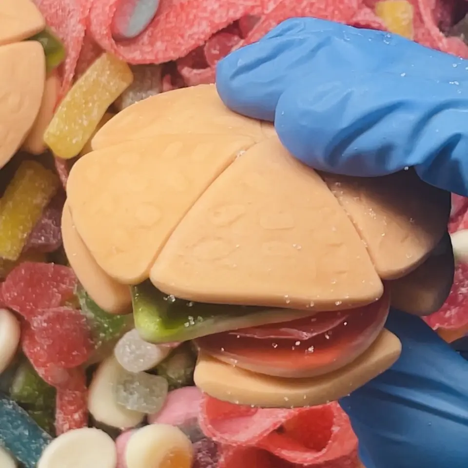 HALAL Jumbo Gummy Burger – Giant Chewy Candy Burger by Bip Gummi Zone HALAL Jumbo Gummy Burger – Giant Chewy Candy Burger by Bip Gummi Zone