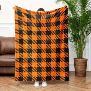 300GSM Orange Checkered Blanket - Soft and warm fleece, black and orange checkered pattern, lightweight all-season sofa throw, machine washable, suitable for adults and teens, modern home decor, perfect for Halloween and year-round use.