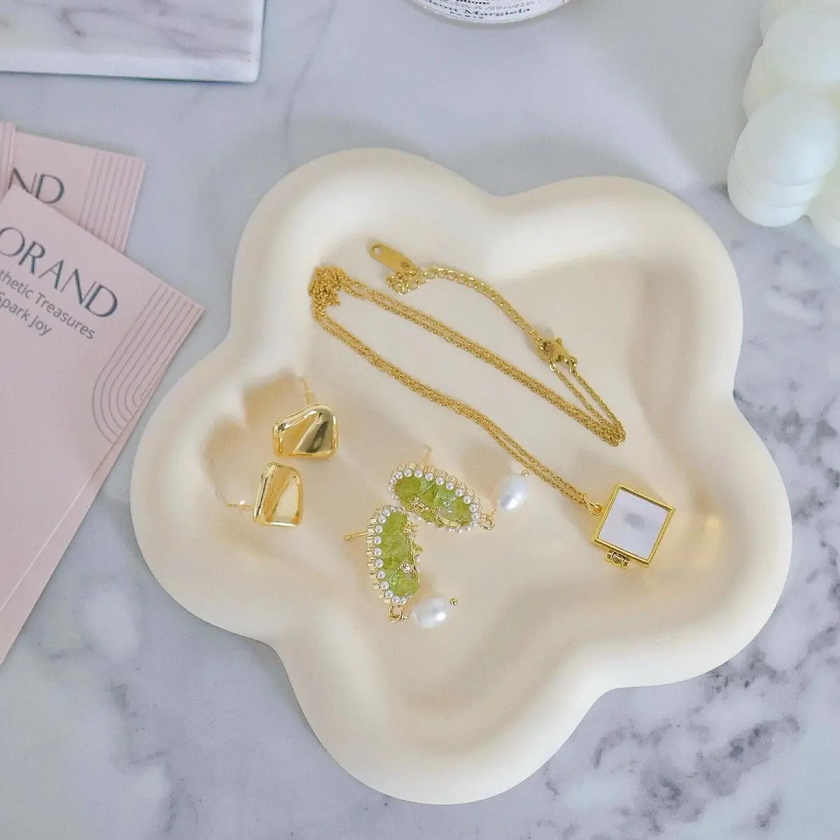 ORAND Flower Shaped Jewelry Tray, Creative Jewelry Tray, Bedroom Dresser Organizer, Decorative Beauty Tray, Aesthetic Home Decor Racks Accessory