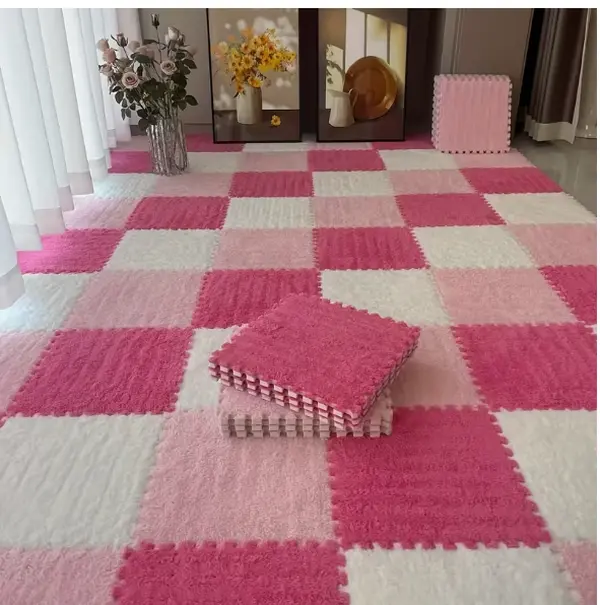A floor mat combining thick foam with soft fabric: easy to install and soft to the touch. The colour scheme of pink, magenta and white is ideal for living rooms and bedrooms.