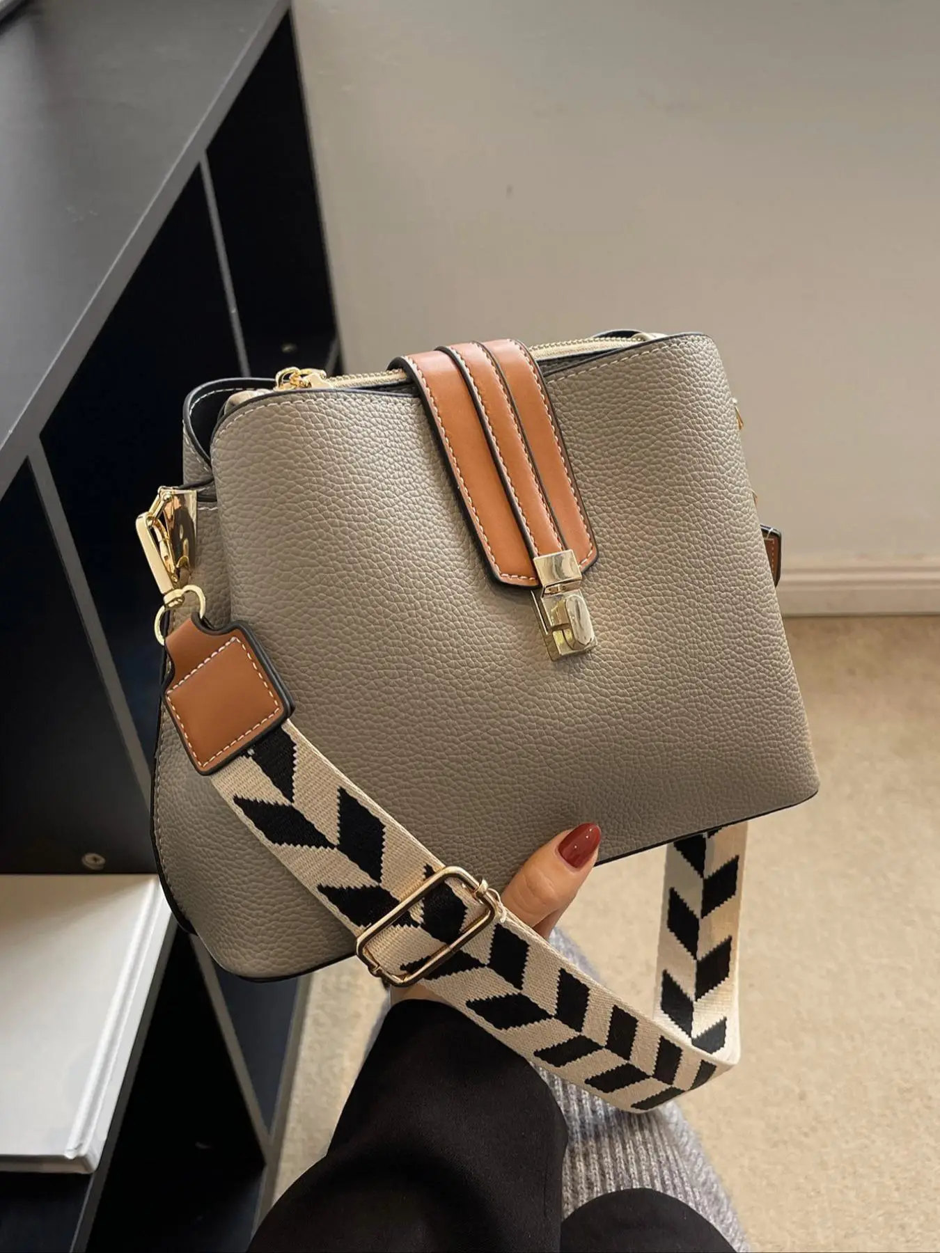 Women's Elegant Colorblock Shoulder Bag, Fashionable PU Leather Crossbody Bag for Daily Used, Casual Trendy Versatile High-quality Daily Commuting Bag