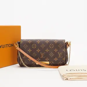 Pre-owned Louis Vuitton pvc Crossbody Bags Monogram Favorite PM Shoulder Bag BGP212611 Maya