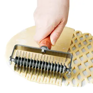 Homemade Stainless Steel Dough Lattice Roller Cutter Bread Pastry Baking Tool Dough Docker Needle Roller Wheel- Ideal for Easy and Quick Dough Cutting - Perfect for Baking Enthusiasts