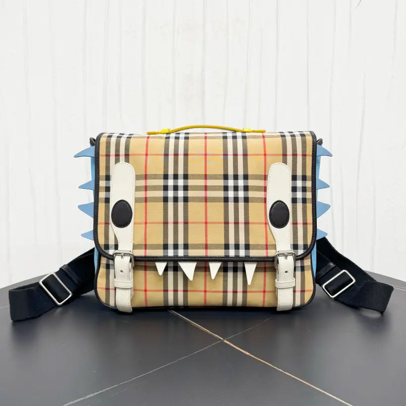 Pre-owned BURBERRY Canvas Shoulder Bags 7.8'' R13969 Shoulder Bag C6845490666 0124 T1 Chloe