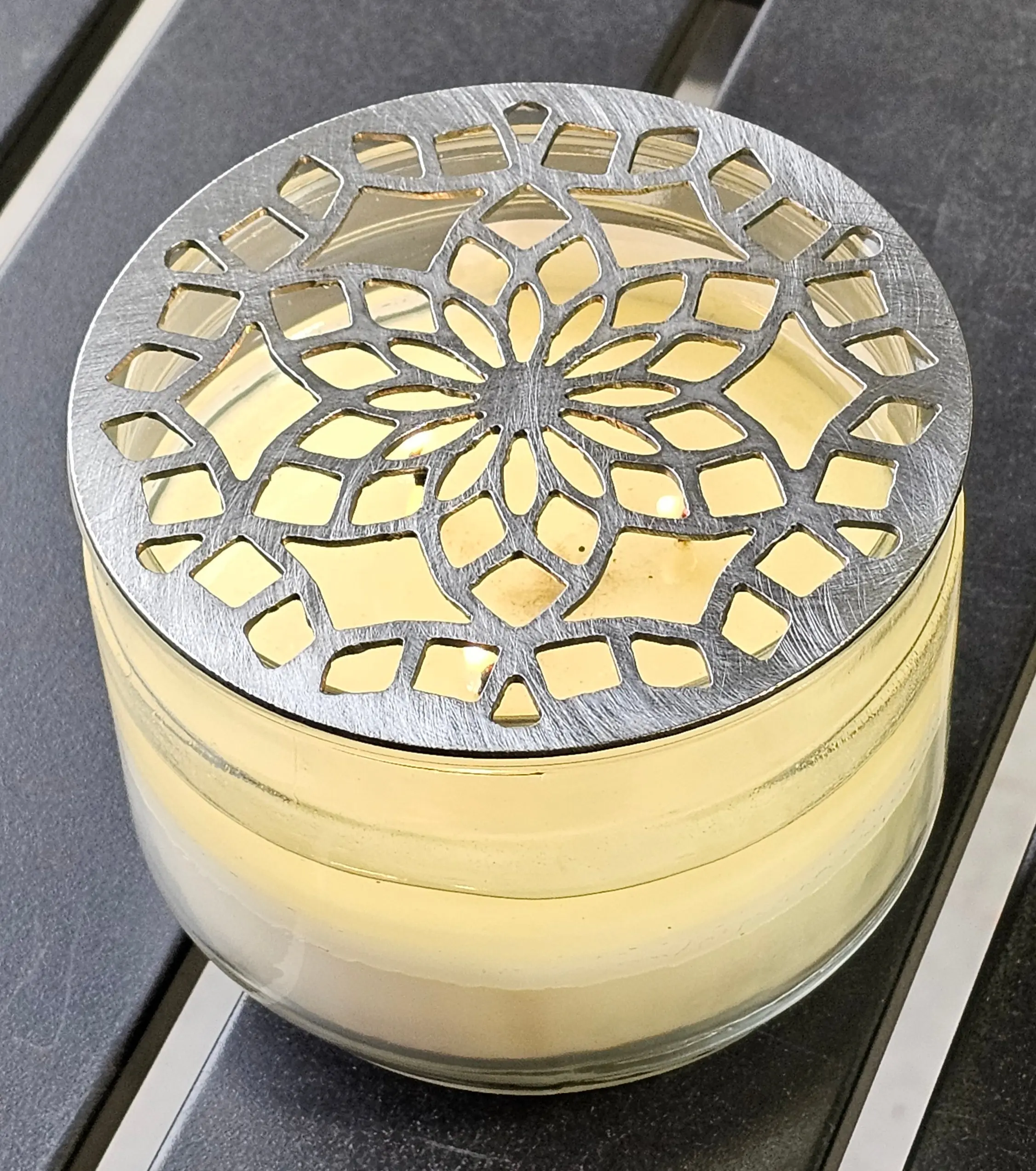 Golden Petals Candle Topper – Metal Floral Jar Candle Accessory for Farmhouse & Elegant Home Decor