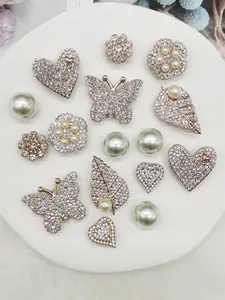 Butterfly & Leaf & Flower & Heart Design Shoe Charms, Rhinestone Decorated Shoe Accessories, Fashionable Shoes Decorations for Women Sandals Slides Slippers