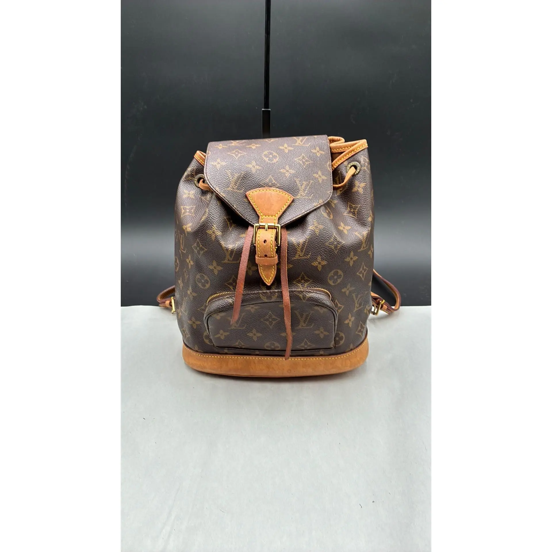 Pre-owned Louis Vuitton Leather Luxury Bags & Accessories Monogram Montsouris MM Backpack Date Code: SP0939J. Entrupy ID: G2B39T3.
