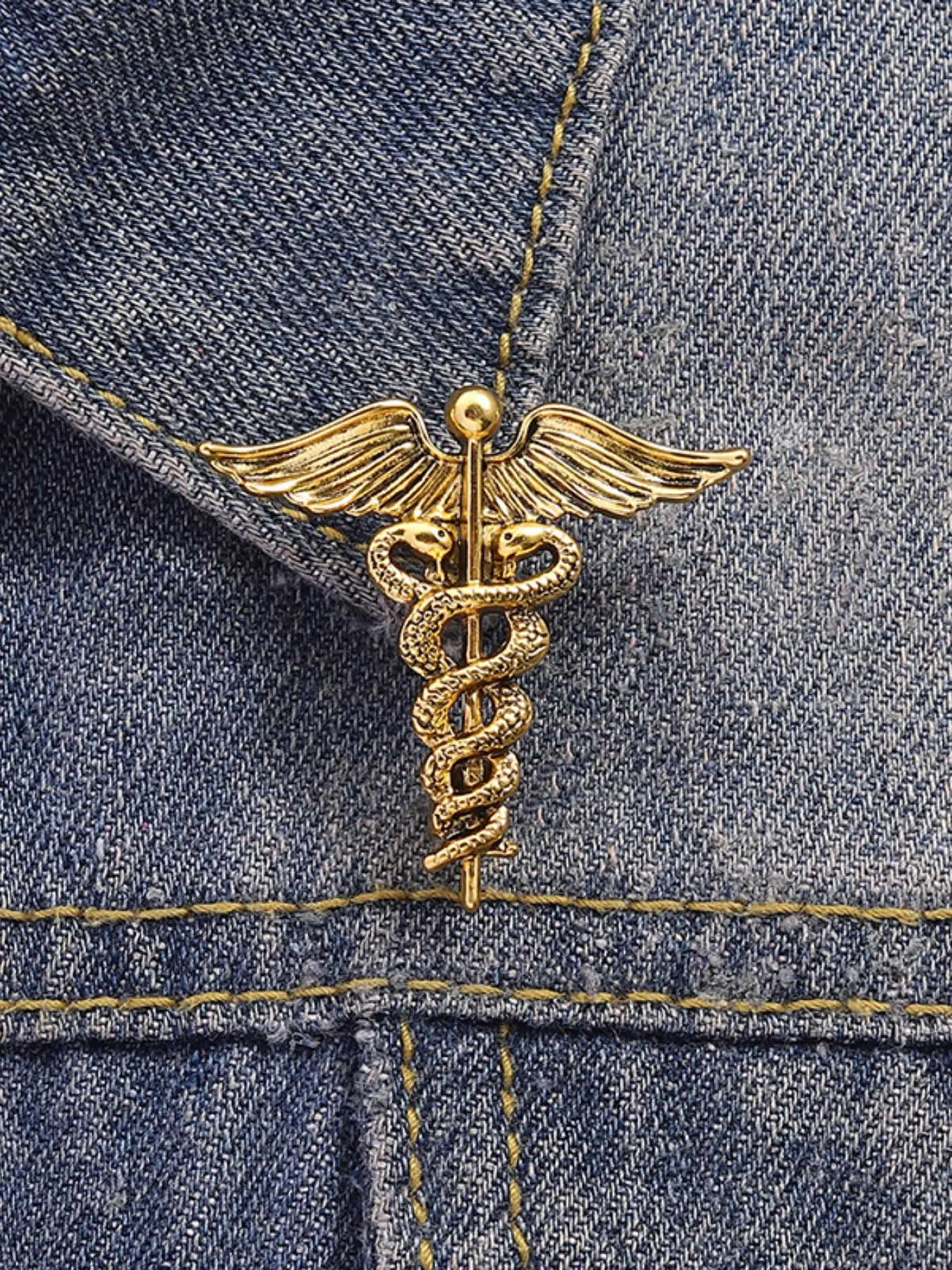 1pc Caduceus Badge Medical Symbol Theme Medical Symbolism Healthcare Industry Design Professional Emblem for Career Identity Accessory ID Card Decoration Medical Worker Gift Medical Staff Badge Pin Badge