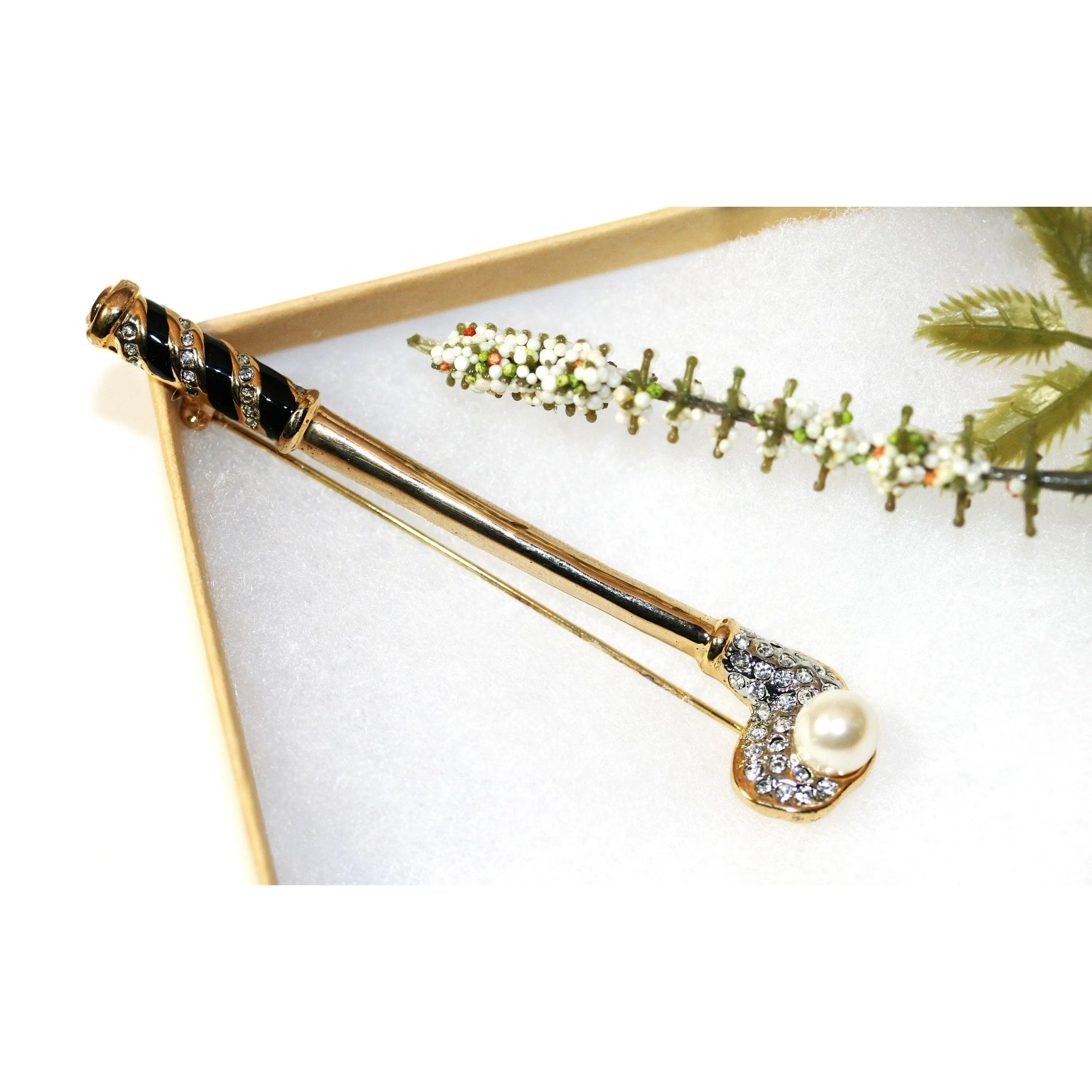 Golf Club & Ball Brooch Gold-tone Clear Crystal Enamel Golf Club Brooch Pin