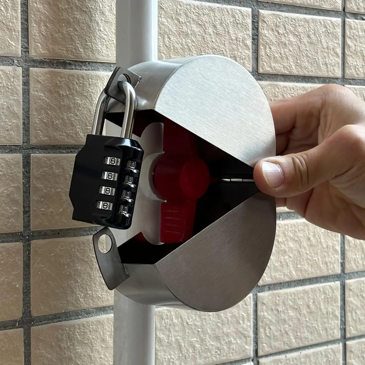 Gate Valve Locking Device (with Password Lock) Gate Valve Lock, Outdoor Faucet Lock, Removable and Easy to Use, Can Prevent Water Theft