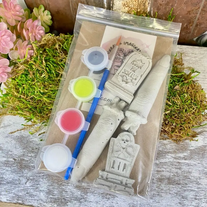 Cement Finger Gravestone Craft Kit: Spooky Halloween Decor - Set of 4