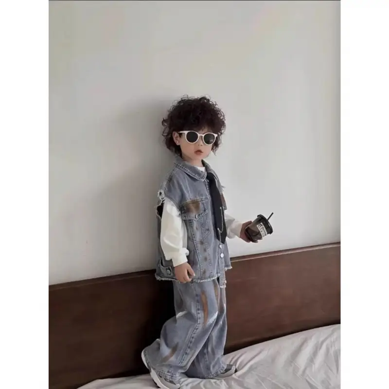 Spring and Autumn Korean-style Cool Workwear Two-piece Set Boys (3-7 years old) - 100% Cotton Denim Vintage Graffiti Vest Jacket + Pants, Includes Tie, Suitable Daily Outings/Leisure Play, Children's Holiday Outfit, Boys' Clothing